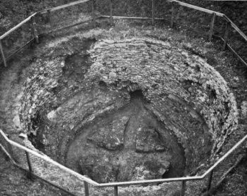 Bedford Castle lime kiln 1979